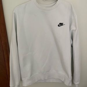 NIKE white crewneck